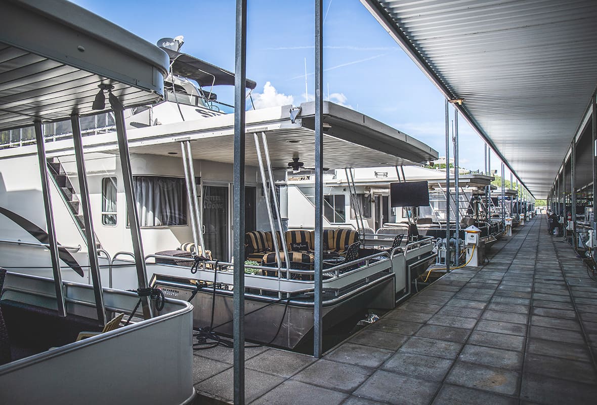 Pontoon boats