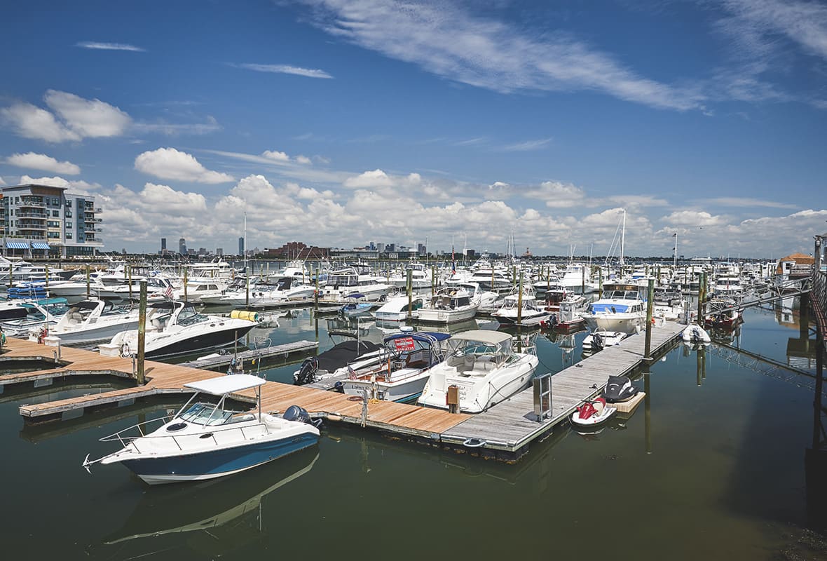 Bateaux amarrés au port de plaisance
