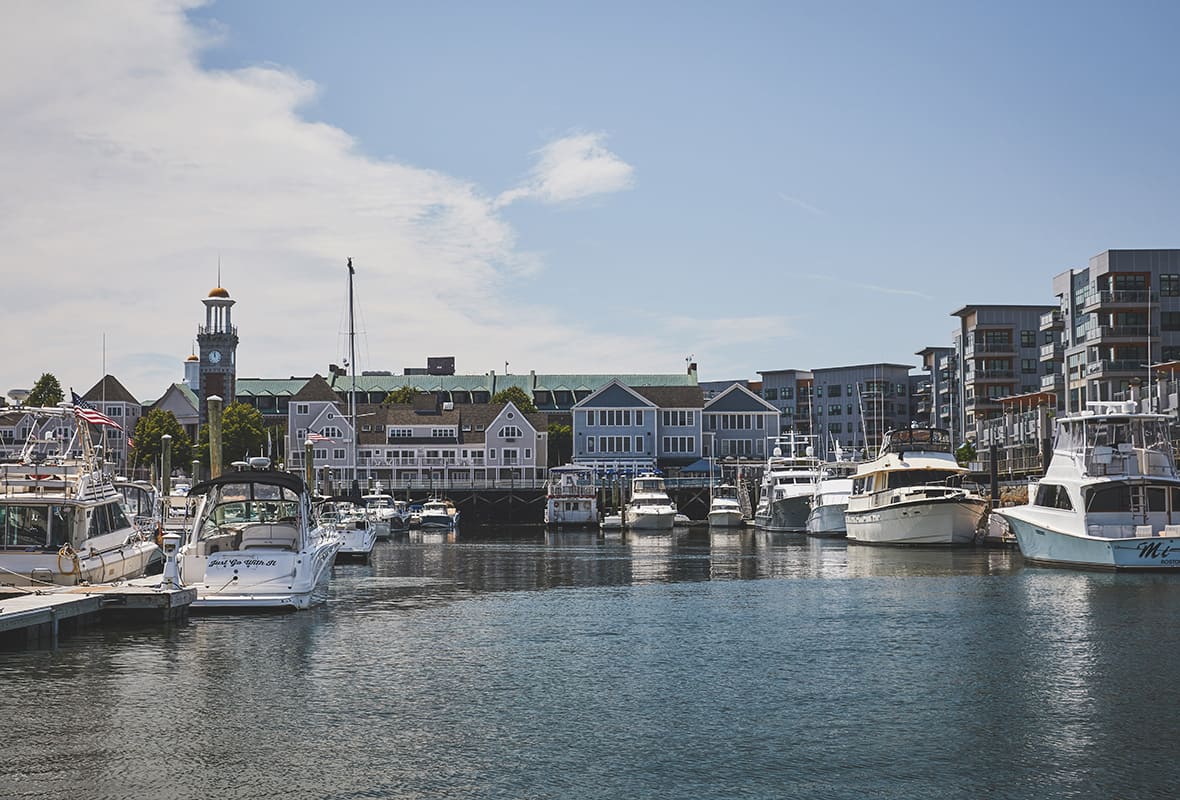 Bateaux amarrés au port de plaisance