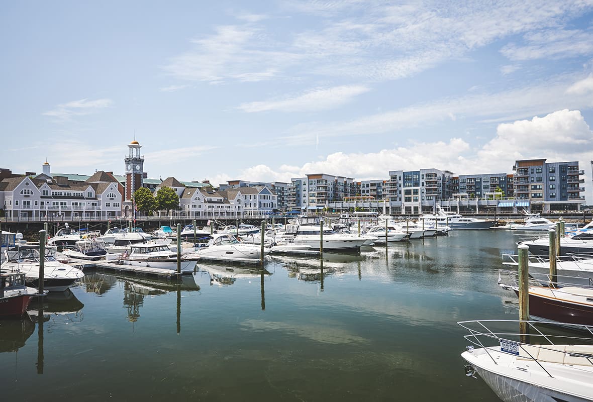 Bateaux amarrés au port de plaisance