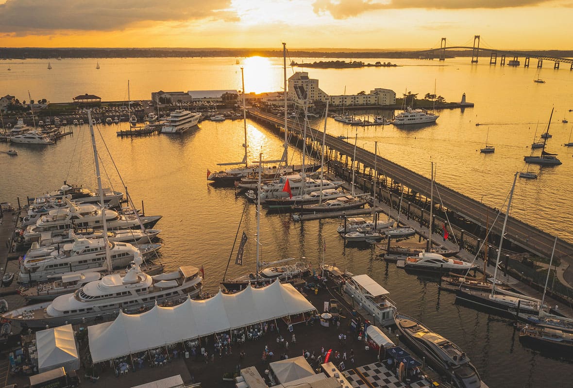 vista aérea de safe harbor newport shipyard