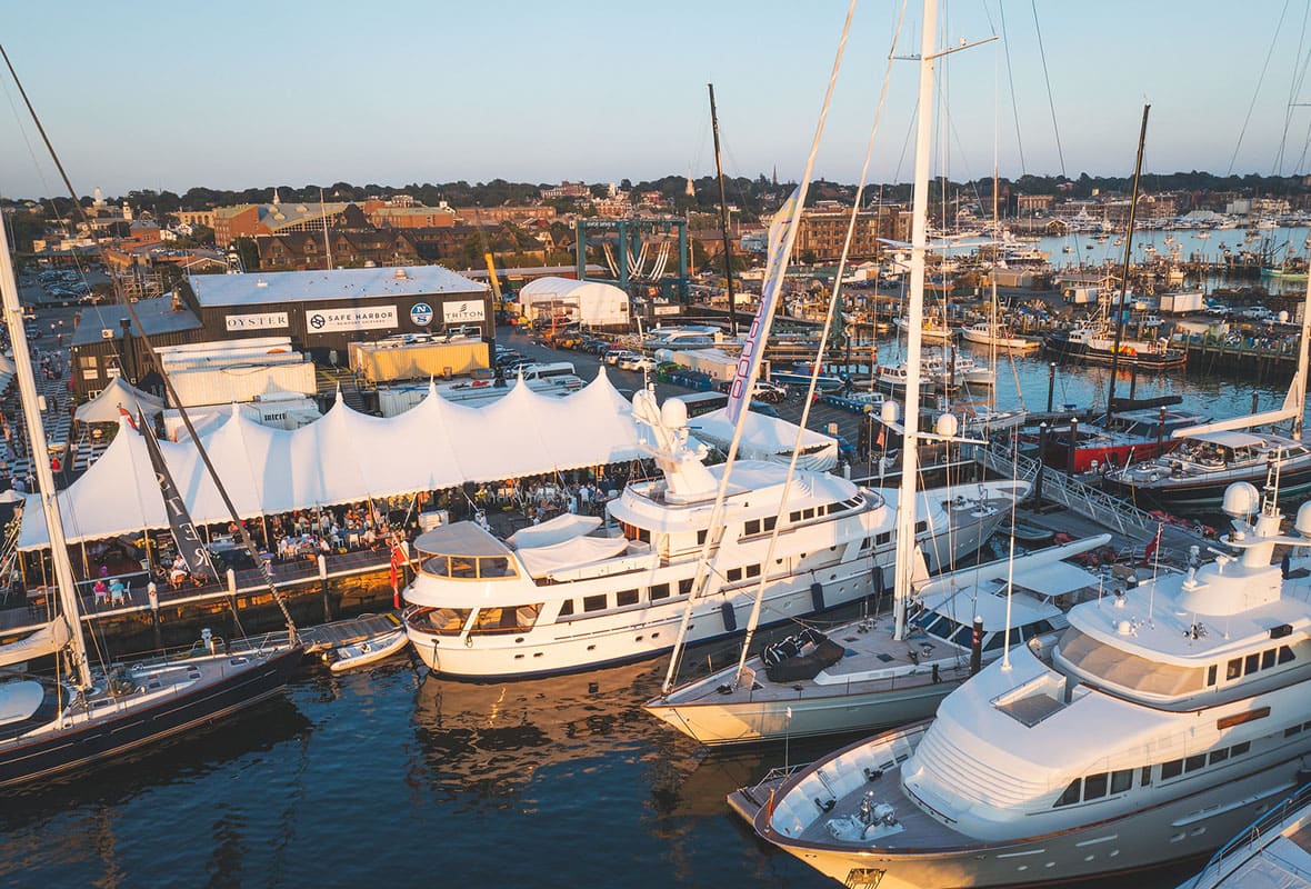 vista aérea de safe harbor newport shipyard