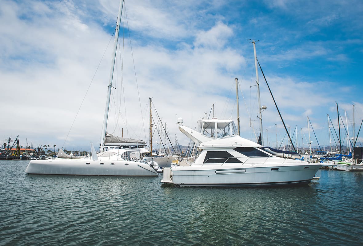 Barcos atracados en el puerto deportivo
