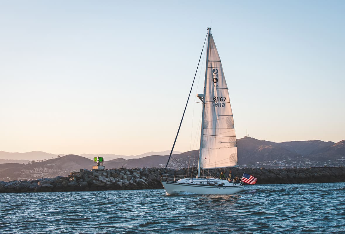 Velero en el agua