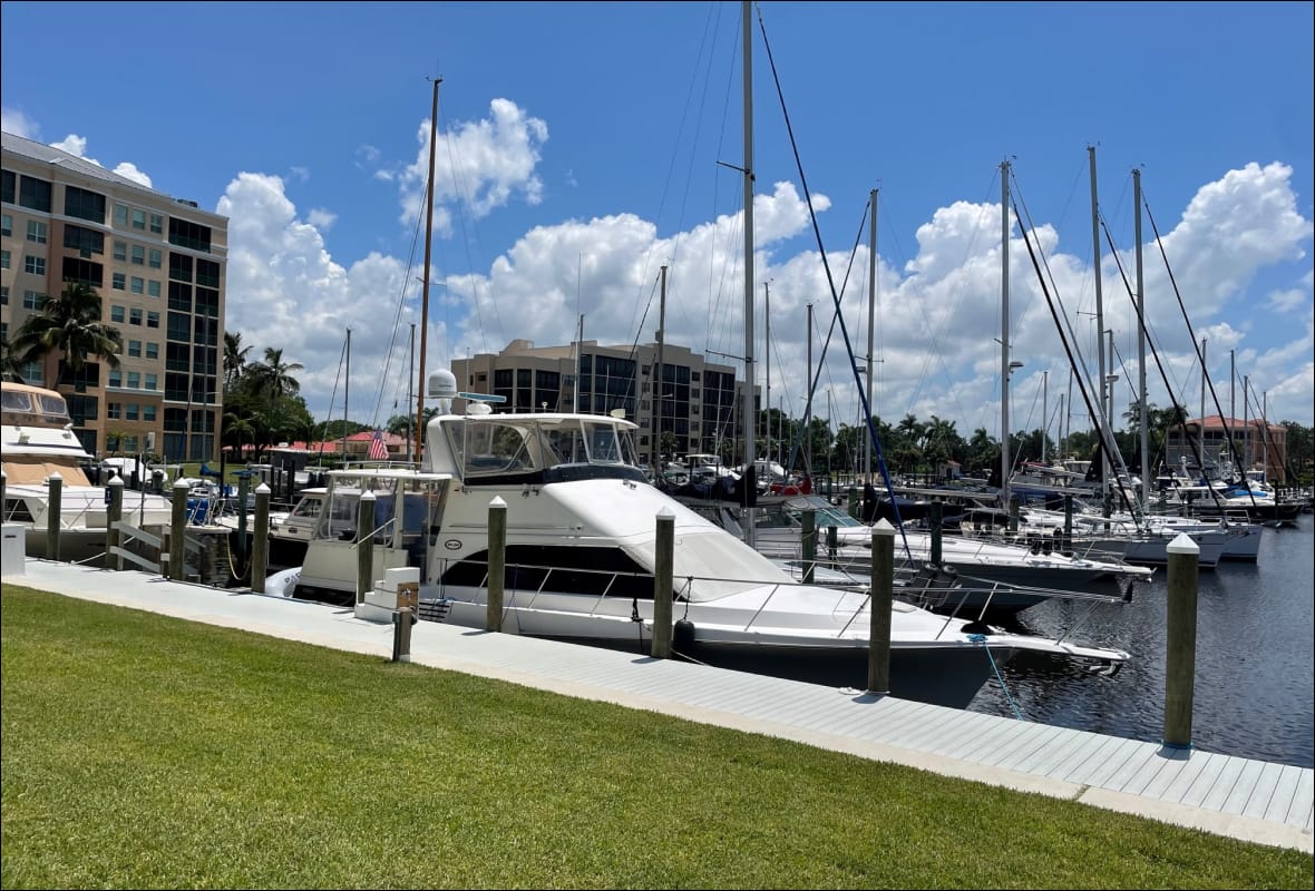 marina sailboats