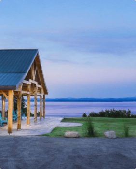 edificio con vistas al mar