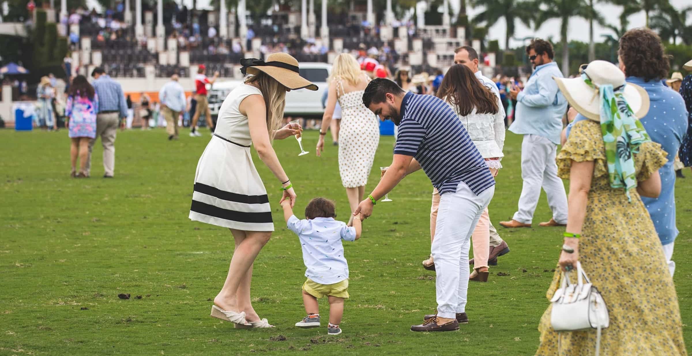 des familles lors d'un match de polo