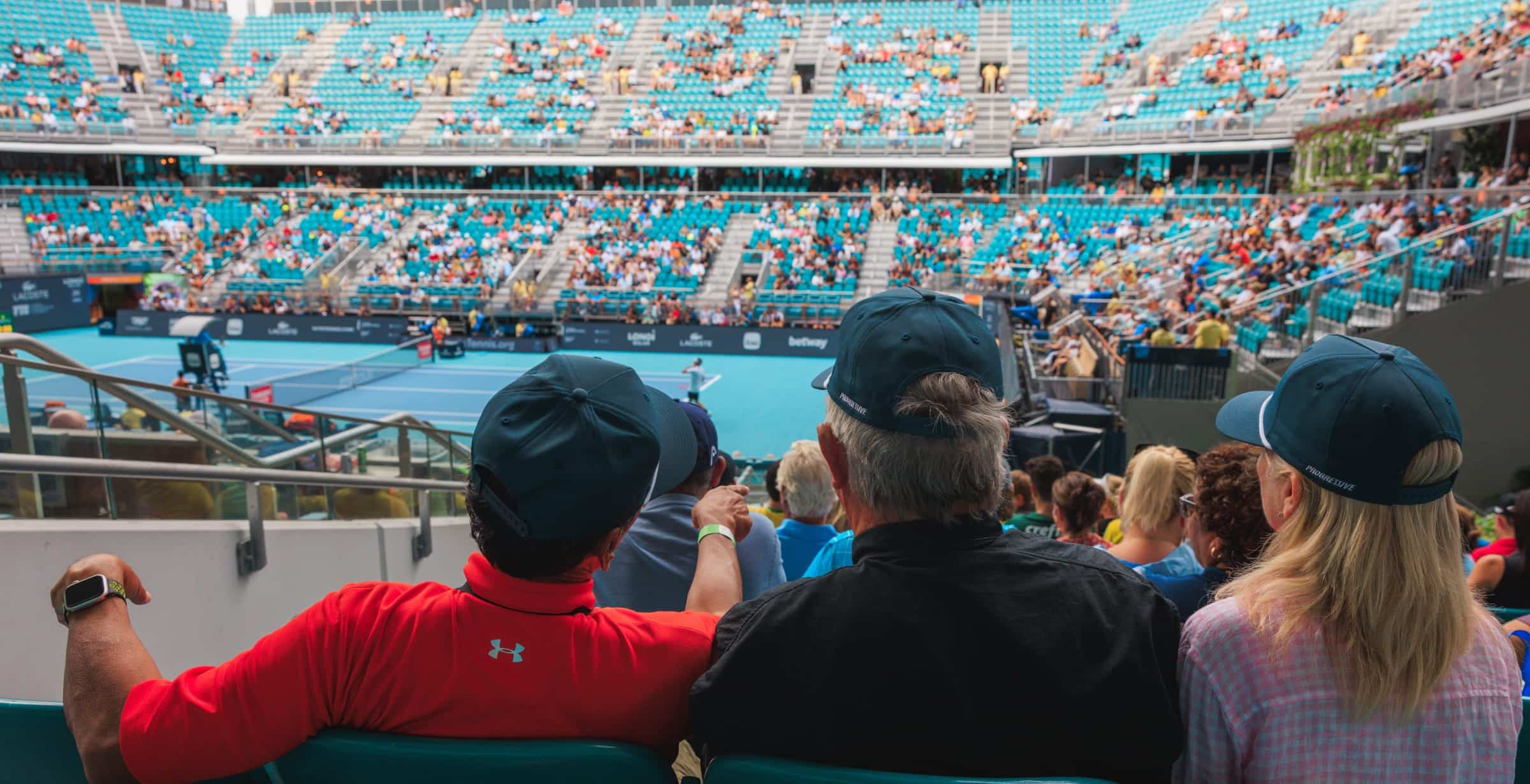 La gente ve el Abierto de Miami